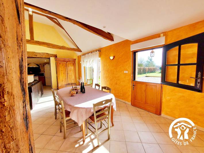 Casa de vacaciones rural con jardín, en plena naturaleza in Courbeveille, Mayenne (desambiguación)