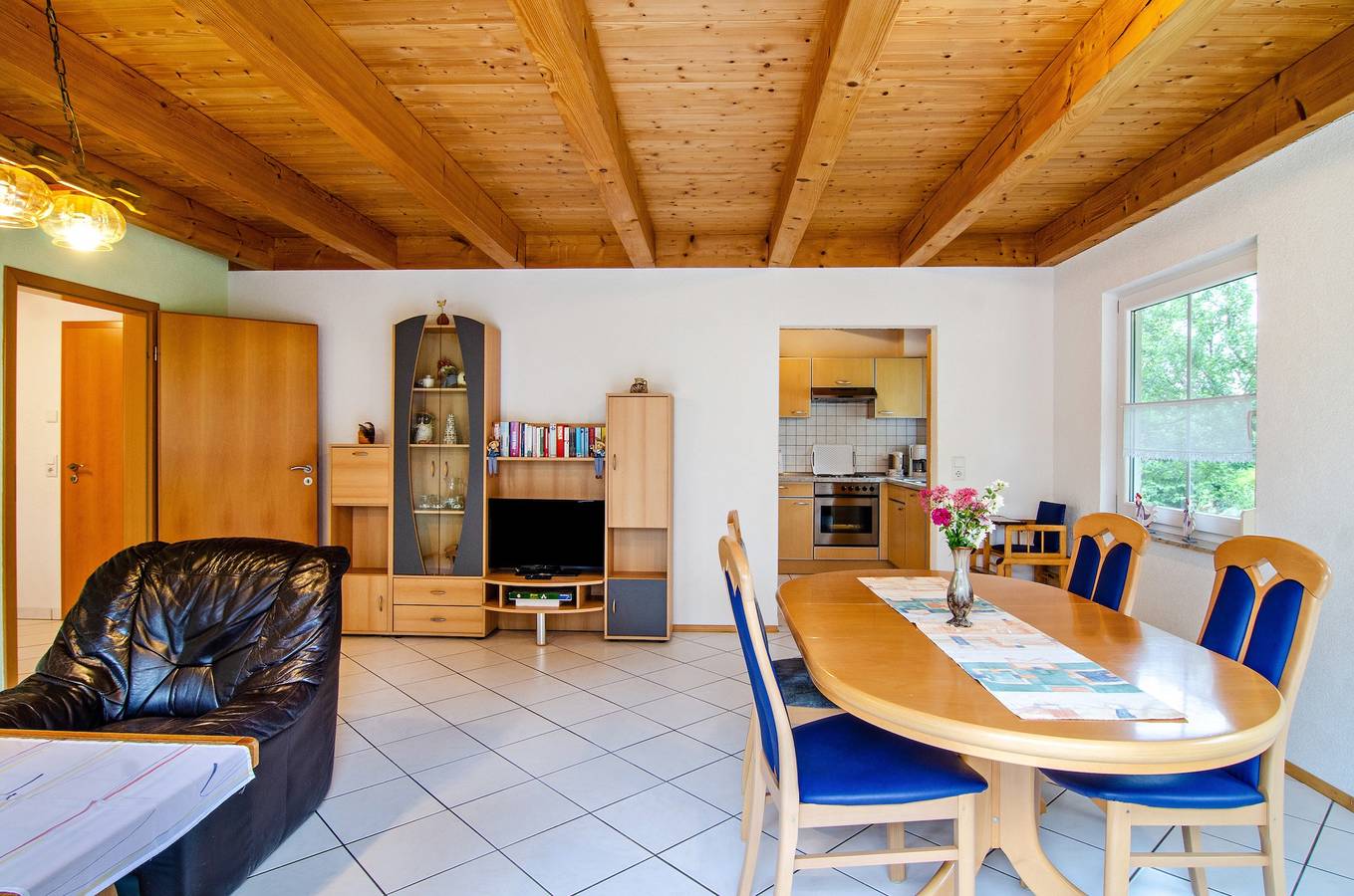 Ganze Wohnung, Ferienwohnung 'Beutenmühle Straussenfarm Erdgeschoss' mit privater Terrasse und Gemeinschaftsgarten in Owingen, Region Bodensee-Oberschwaben