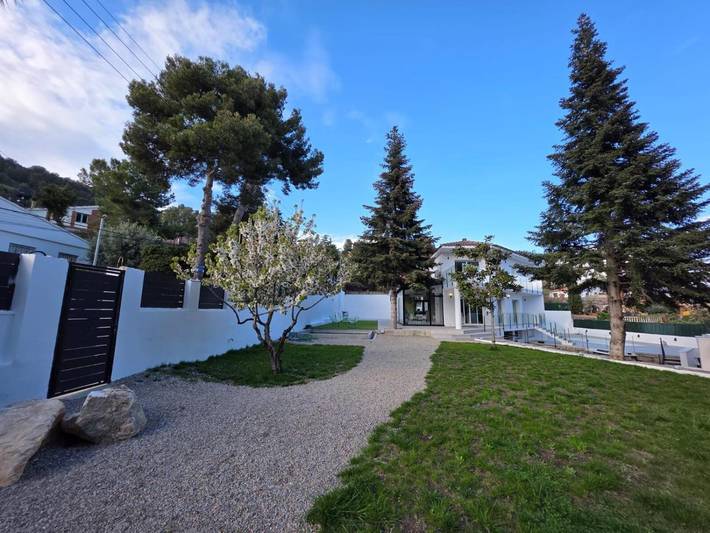 Chalet Casablanca-Mountain Retreat con vistas a la montaña, Wi-Fi y aire acondicionado in Corbera de Llobregat, Interior de Barcelona