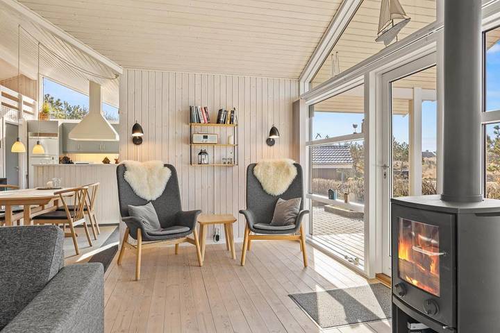 Lyst og imødekommende feriehus i Henne Strand, 500m fra havet in Henne, Varde Kommune