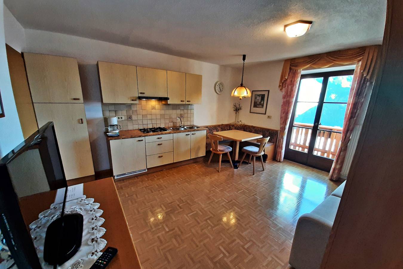 Geheel appartement, Appartement 'Weitblick' met bergzicht, gemeenschappelijk zwembad en wifi in Seis am Schlern, Kastelruth