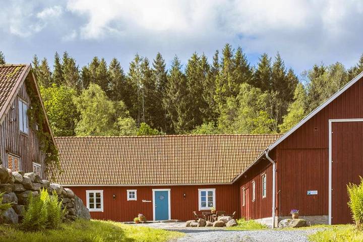 Hus på landet för 2 Personer, med sjöutsikt samt utsikt och trädgård i Varberg