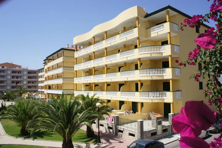 Apartamento de vacaciones para 4 personas, con piscina además de jardín y terraza - 1