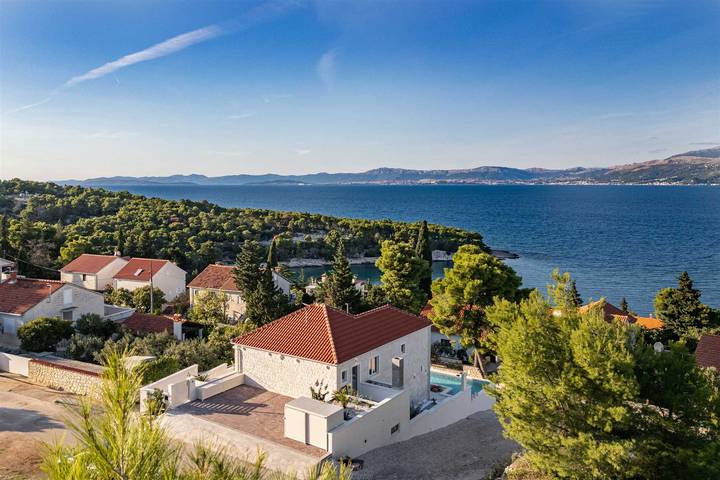 Villa pour 8 personnes, avec terrasse et piscine à Supetar - 2
