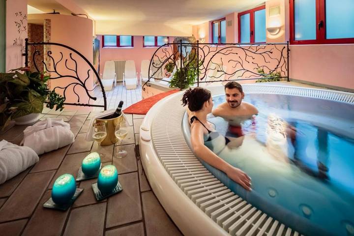 Hotel für 2 Personen, mit Balkon und Whirlpool sowie Terrasse und Sauna in Alleghe