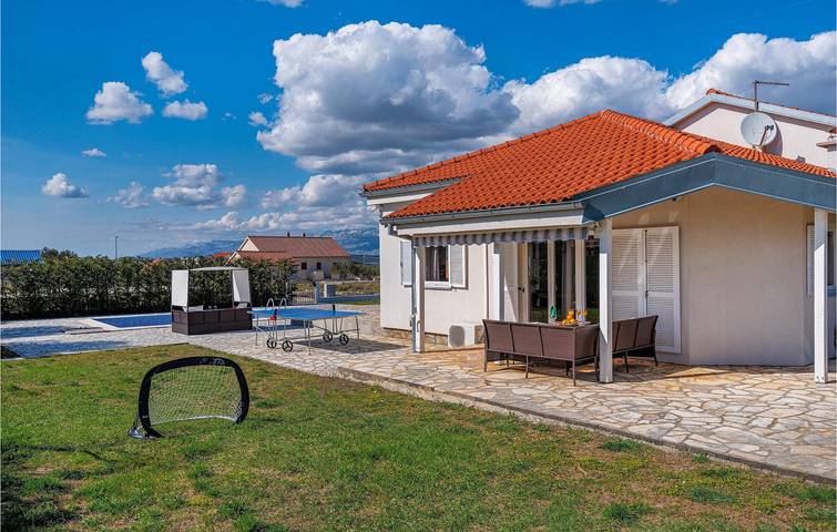 Ferienhaus für 8 Personen, mit Pool und Garten