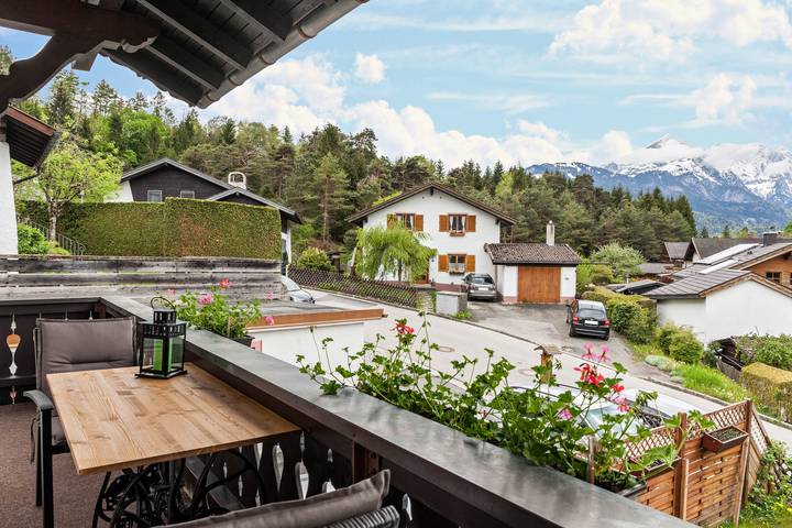Ganze Wohnung, Ferienwohnung Bergblick in Garmisch mit Blick auf die Alpen, Balkon und Wlan in Garmisch-Partenkirchen, Bayerische Alpen