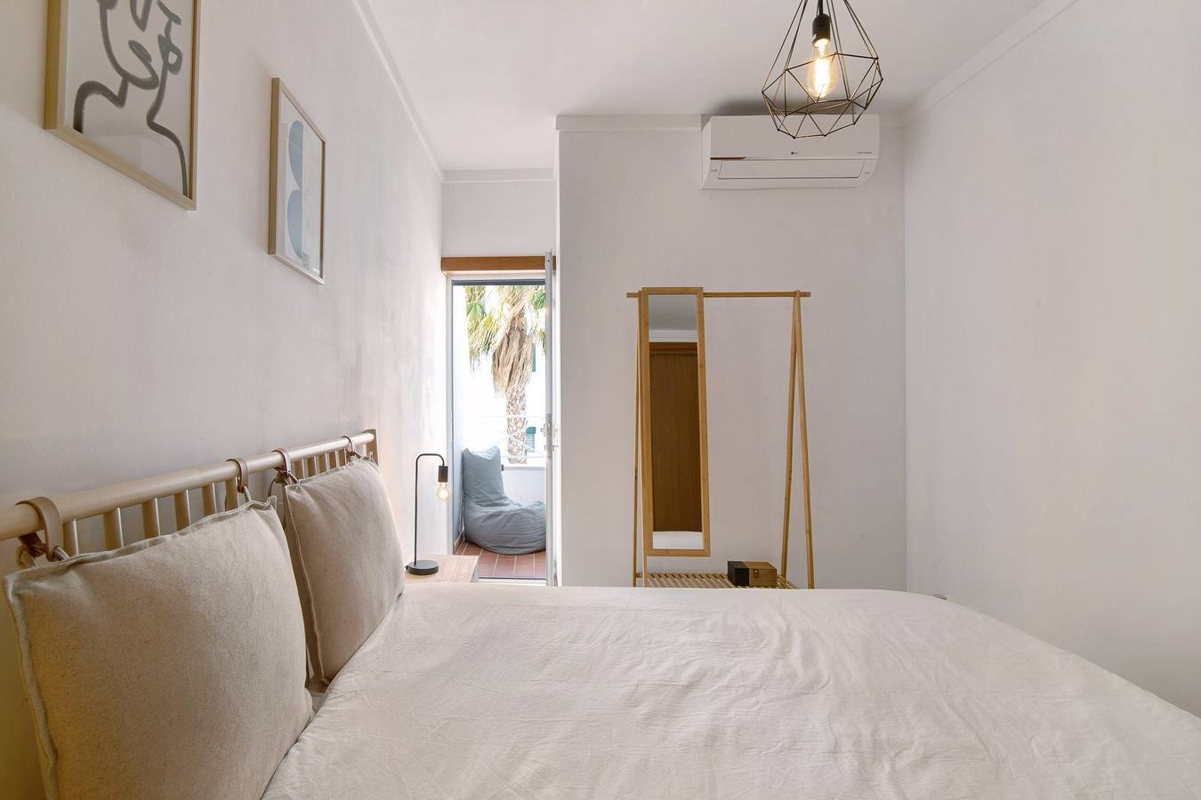 Apartamento inteiro, Apartamento de férias 'Ae Flat Falesia' com piscina, 2 Varandas Privadas & Wi-Fi in Praia da Falésia, Albufeira