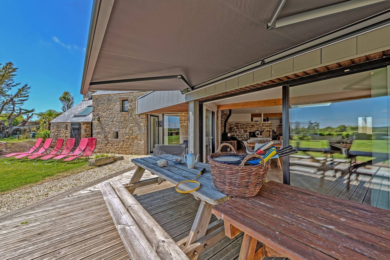 Maison de vacances 'Villa Léonie - Piscine Intérieure' avec terrasse, jardin et Wi-Fi in Kerlouan, Région de Brest