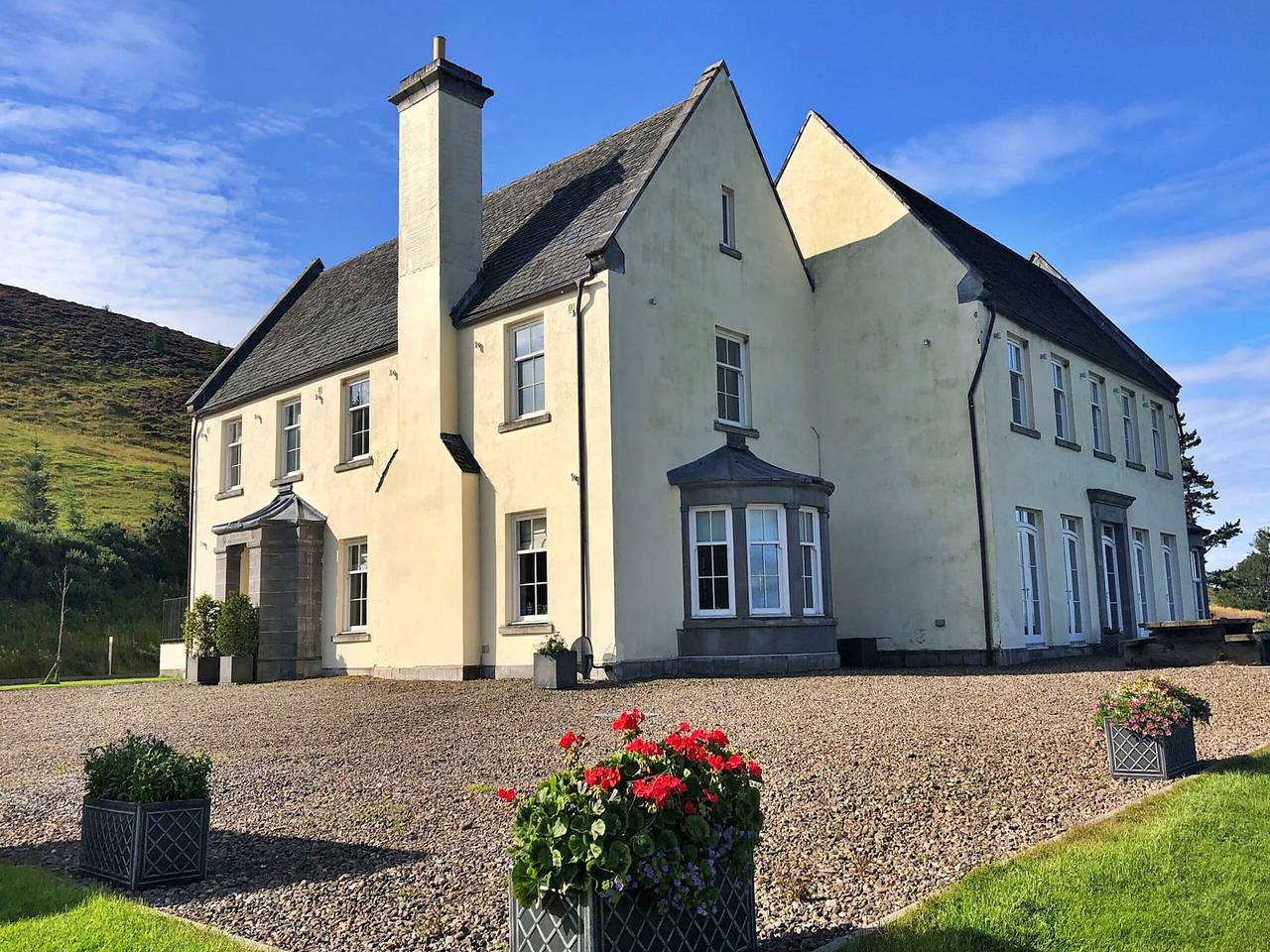 Self-catering retreat with pool, hot tub. in Perthshire