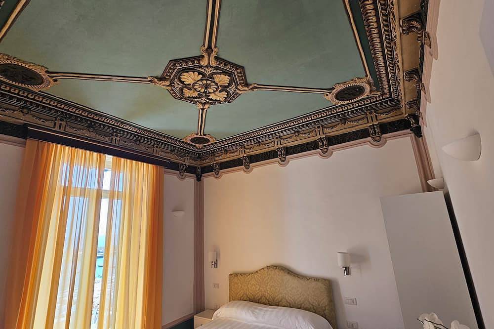 Galene - Beachfront Amalfi Coast - Suite Deluxe in Maiori, Costa Amalfitana