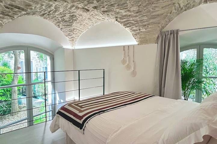 Location de vacances pour 2 personnes, avec jardin et terrasse dans Arenes De Nimes - 2