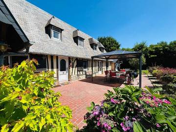 Location de vacances pour 3 personnes, avec piscine et jardin ainsi que sauna et jacuzzi à Lieurey