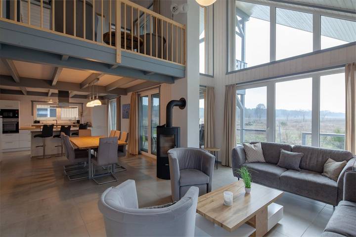 Ferienhaus für 8 Personen, mit Balkon und Whirlpool sowie Terrasse und Garten in Granzow