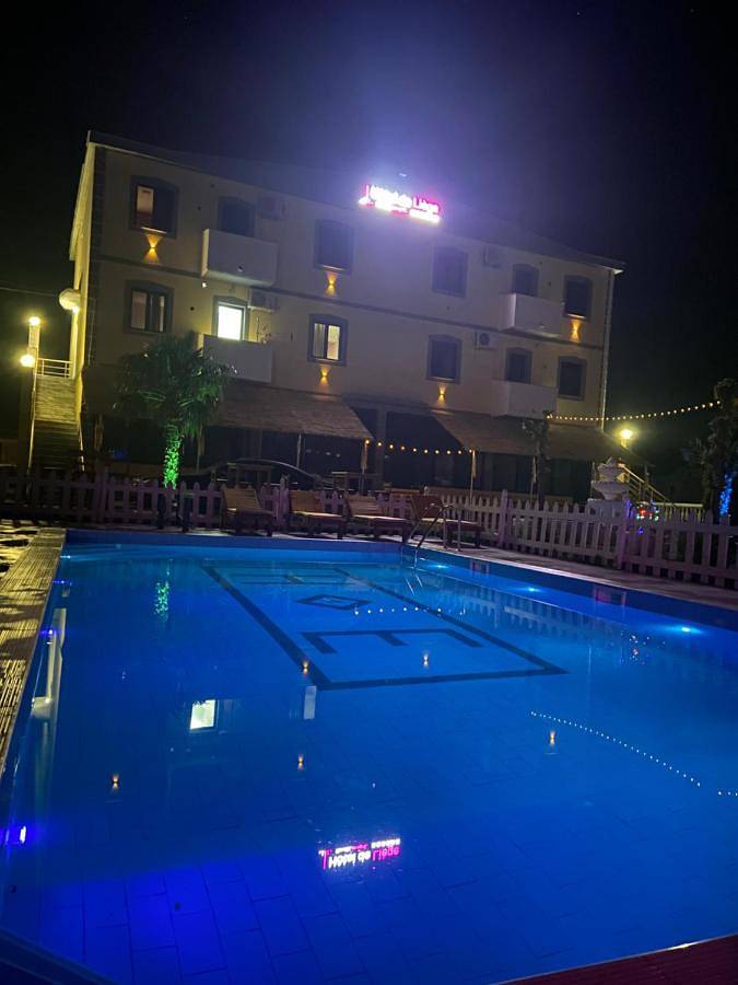 Hôtel pour 4 personnes, avec jardin ainsi que piscine et vue, animaux acceptés