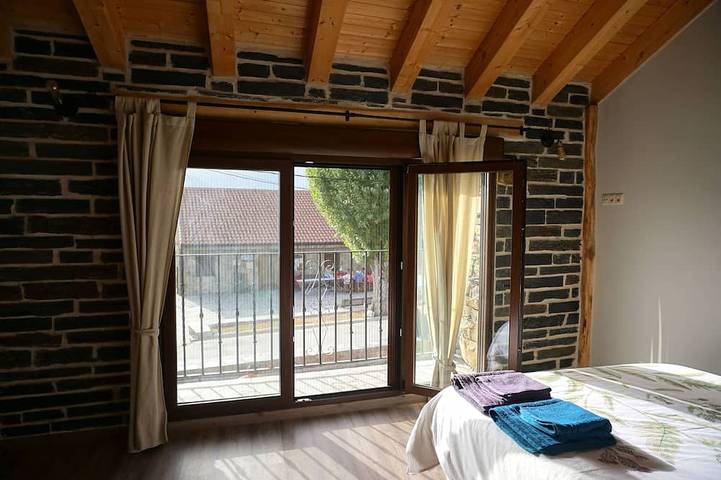 Casa rural completa rodeada de paisajes montañosos  y agrestes in Palancares, Tamajón