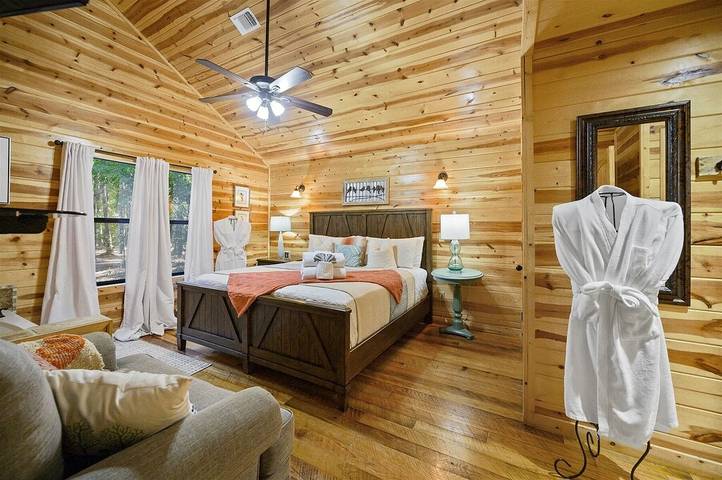 Log cabin for 2 people, with garden and hot tub as well as terrace, with pets in Broken Bow