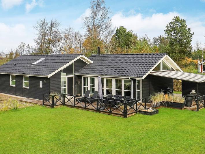Ferieudlejning for 10 personer, med terrasse, husdyr tilladt i Bratten