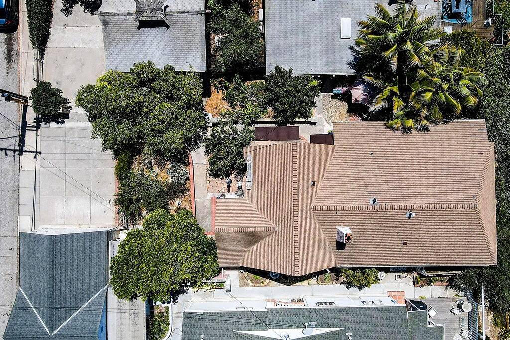 The Avenue: Charming hideaway with private deck & peeks of ocean, near downtown in Ventura, Ventura County