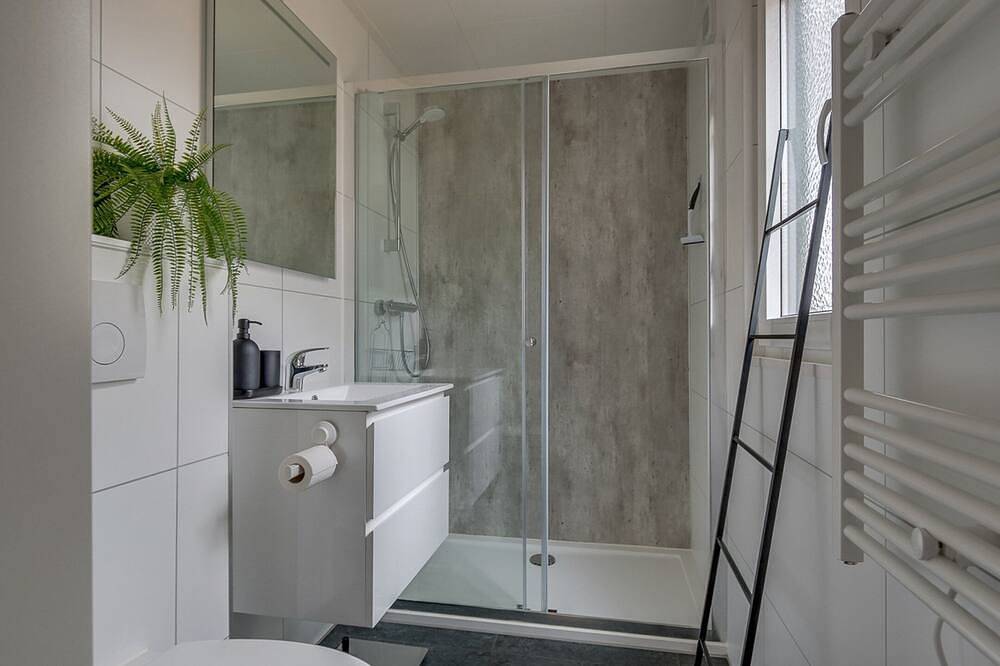 Luxury chalet with hot tub in wooded area of the Sallandse Heuvelrug in Sallandse Heuvelrug