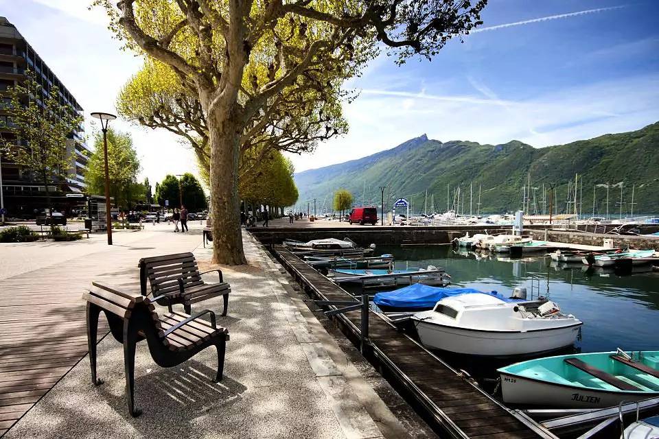 Appartement entier, Magnifique et imprenable vue sur le Lac du Bourget ! in Aix-les-Bains, Région de Chambéry