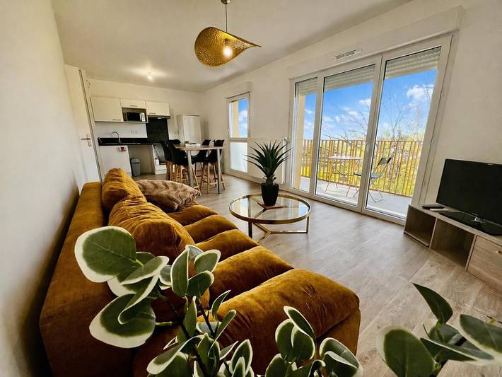 Gîte pour 4 personnes, avec vue et balcon à Saran