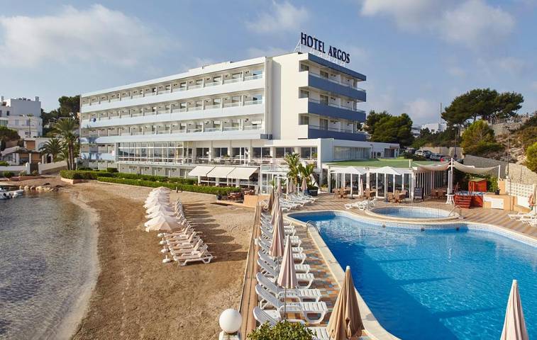 Apartamento para 3 personas, con vistas además de piscina y jardín en Talamanca