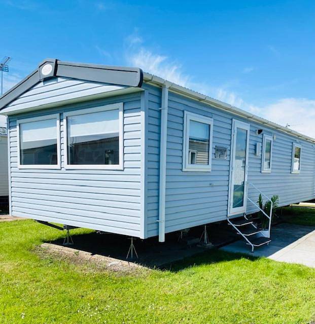 Bungalow for 6 people, with Terrace and Garden as well as Pool in Thornton-Cleveleys