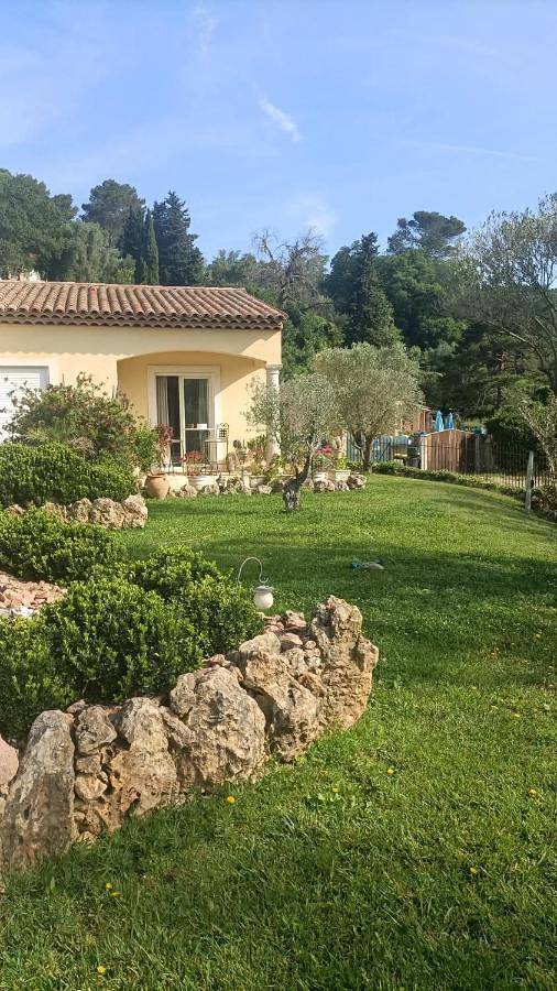 Chambre d’hôte pour 2 personnes, avec piscine ainsi que jardin et jacuzzi à Pégomas