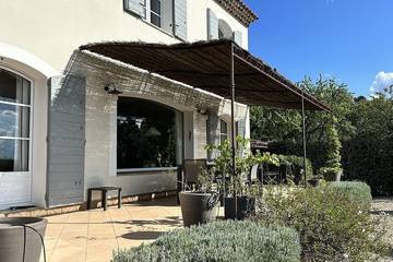 Gîte pour 8 personnes, avec jardin et terrasse, animaux acceptés à Théziers