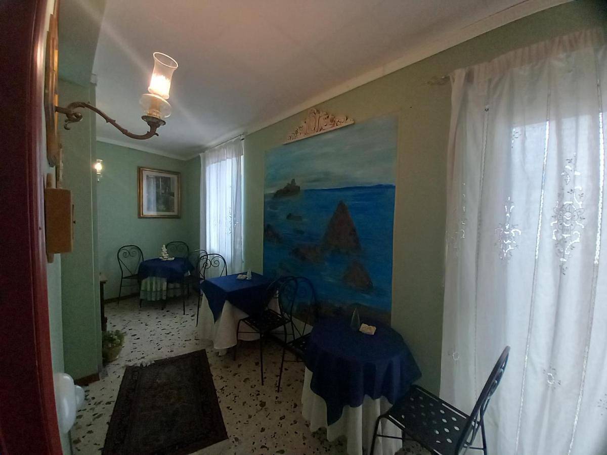 Triple Room with Terrace in Zafferana Etnea, Etna