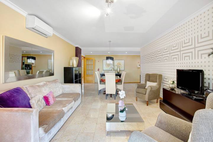 Hel lägenhet, Apartment 'Apartamento Caires' with Shared Garden, Wi-Fi and Air Conditioning in Funchal (Sé), Madeira