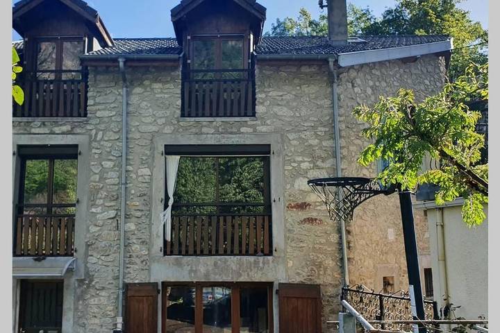Gîte pour 8 personnes, avec vue et jardin, animaux acceptés à Perles-et-Castelet