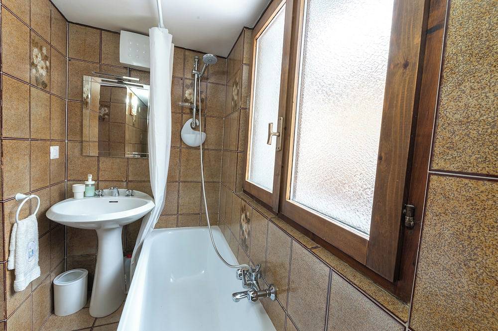 Appartement entier, Casa Dei Rimonei 2, apartment in the center of Breguzzo (Campiglio area) in Breguzzo, Sella Giudicarie