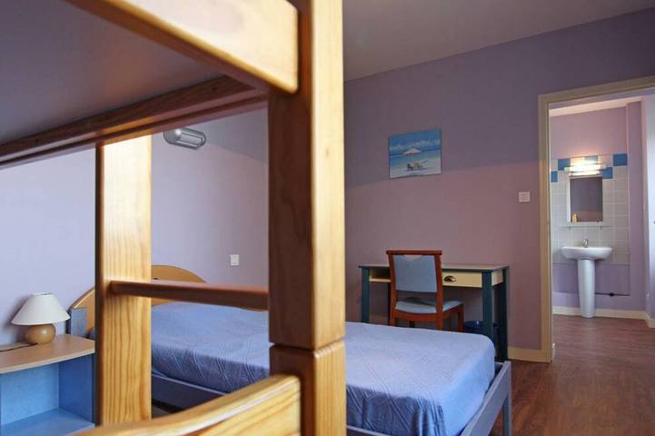 Gîte pour 14 personnes, avec jardin à Isigny-le-Buat - 4