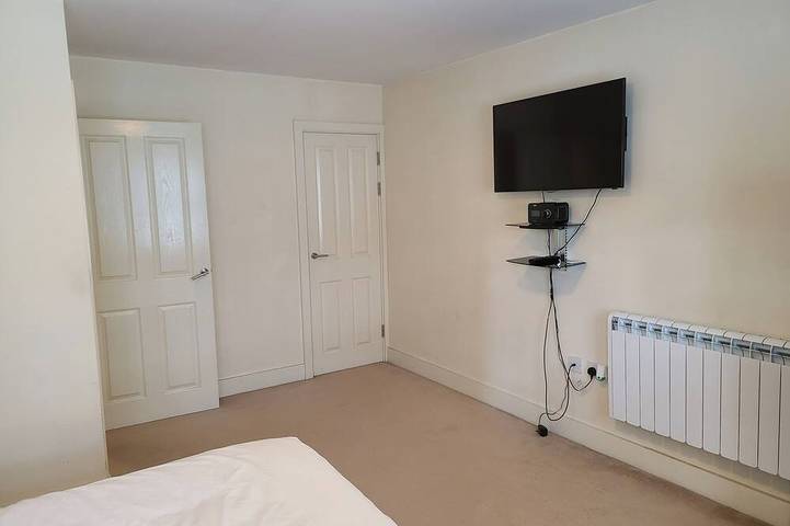 Ganze Wohnung, 1 Schlafzimmer Wohnung - Schlafmöglichkeiten für 4 - Parkplatz - WLAN in Luton, Chiltern Hills