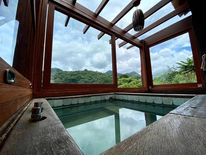 Casas e apartamentos de temporada para 2 pessoas, com jardim e balcão e ainda jacuzzi em Nova Friburgo