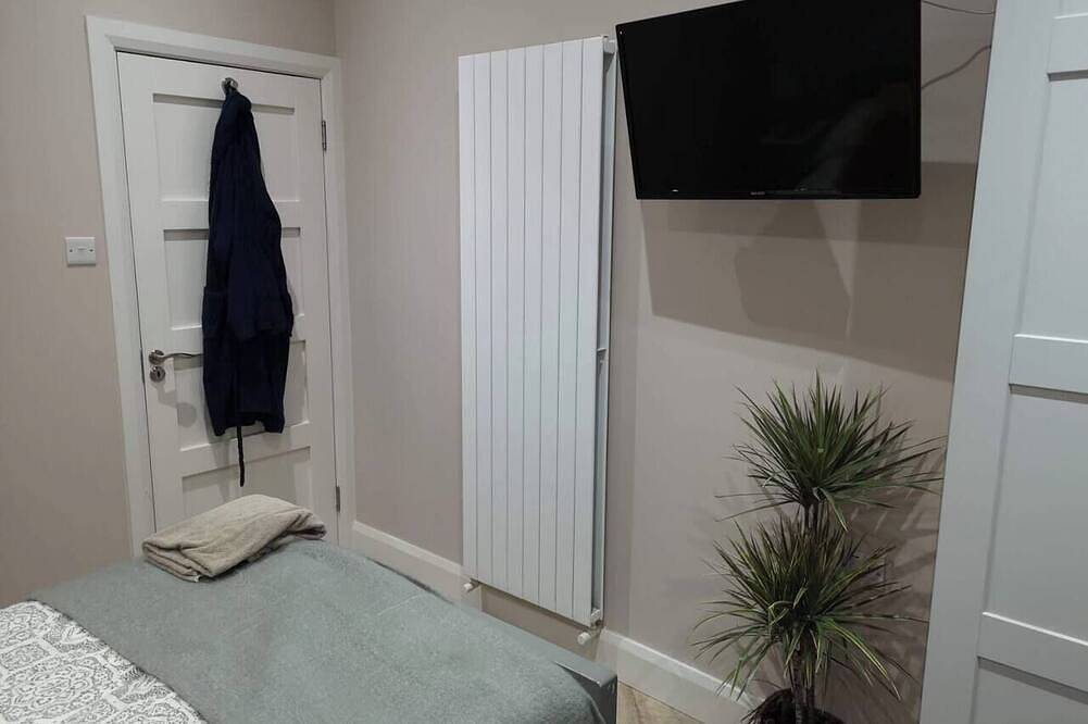 Entire apartment, Stylish studio own entrance in Victorian House in Dublin, County Dublin