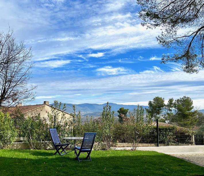 Chambre d’hôte pour 2 personnes, avec Terrasse ainsi que Jardin et Vue à Saint-Estève-Janson