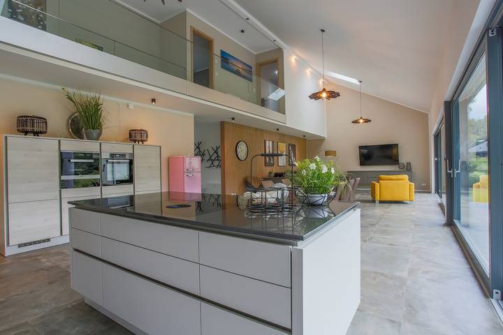 Ferienhaus für 8 Personen, mit Balkon und Whirlpool sowie Terrasse und Garten in Lenz