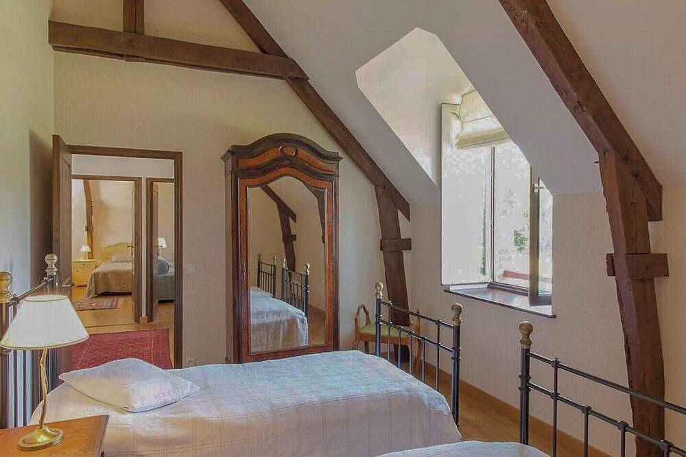 Villa des années 1800 près de Saint-Malo avec piscine chauffée in Combourg, Région de Saint-Malo