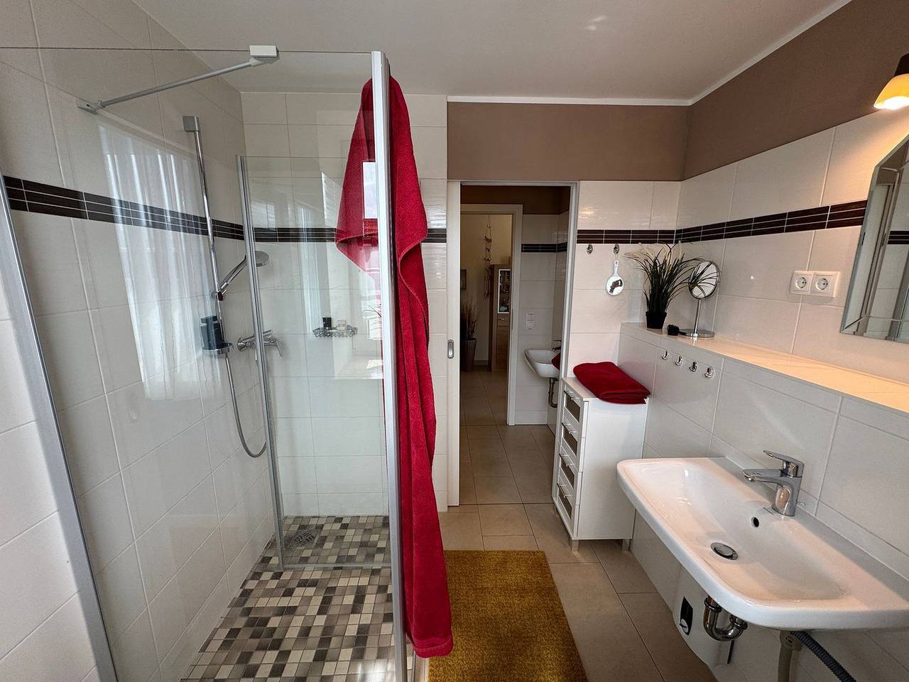 Ganze Wohnung, Ferienwohnung mit Balkon direkt hinter dem Deich. in Dierhagen Strand, Dierhagen