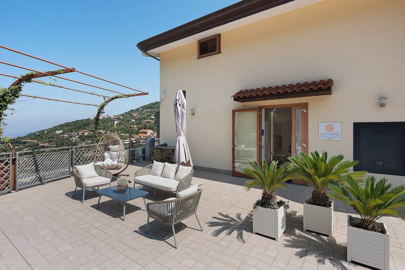 Apartamento entero, Apartamento "Sunshine" con vistas al mar, Wi-Fi y aire acondicionado in Pimonte, Montes Lattari