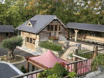 Location de vacances pour 28 personnes, avec terrasse ainsi que jardin et sauna, adapté aux familles à Vielsalm