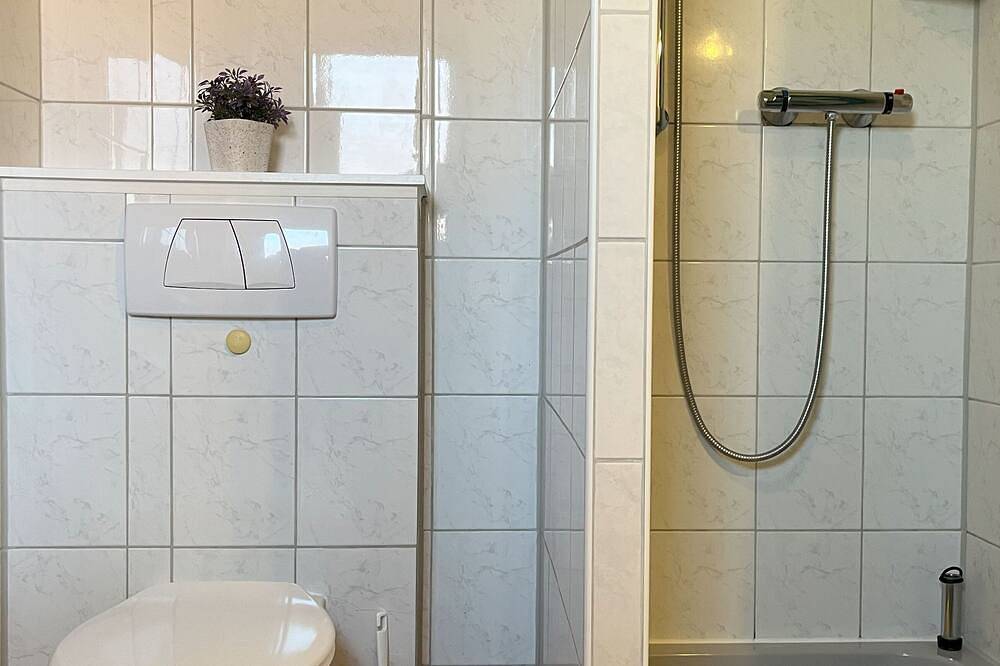 Ganze Wohnung, Holz-Ferienhaus Mechelsdorf nahe Ostseebad Kühlungsborn - 3-Raum-Holzhaus mit in Mechelsdorf, Bastorf