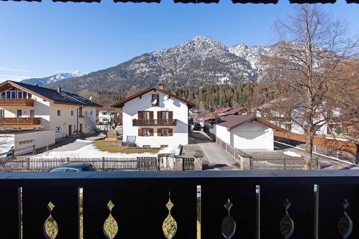 Ganze Wohnung, Ferienwohnung "Christina" mit Bergblick, Wlan & Balkon in Garmisch-Partenkirchen, Bayerische Alpen
