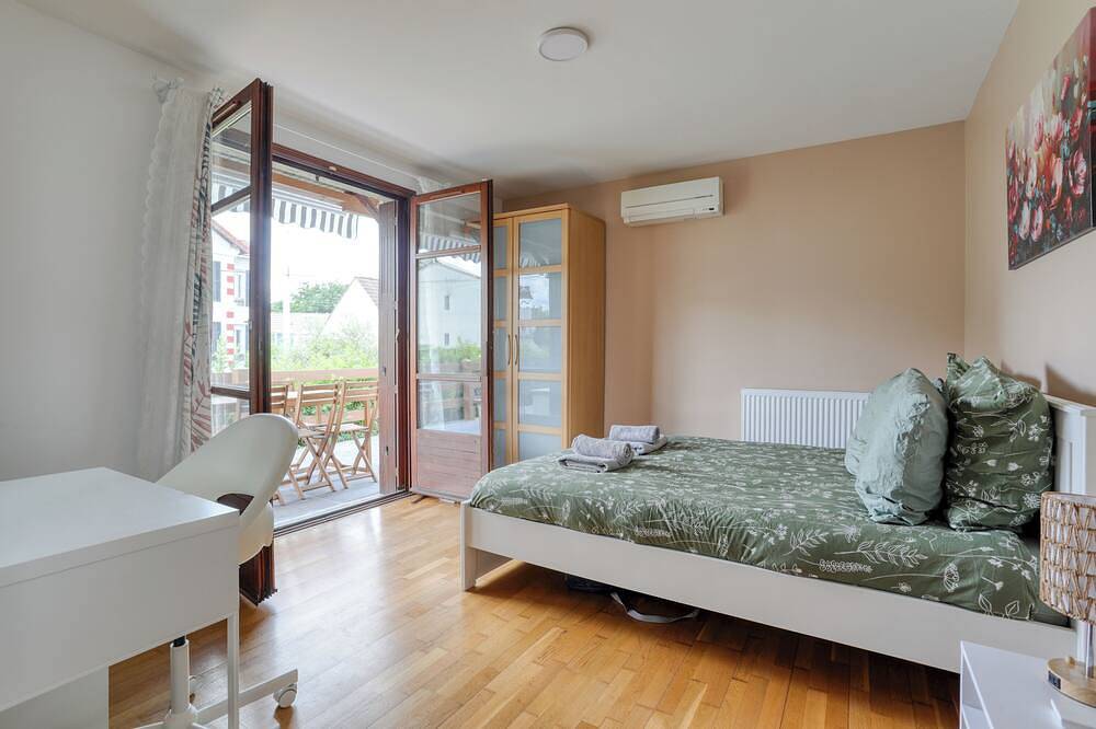 Large air-conditioned house - Paris, Villepinte Expopark, Cdg, Asterix, Disney in Aulnay-sous-Bois, Sena-Saint Denis