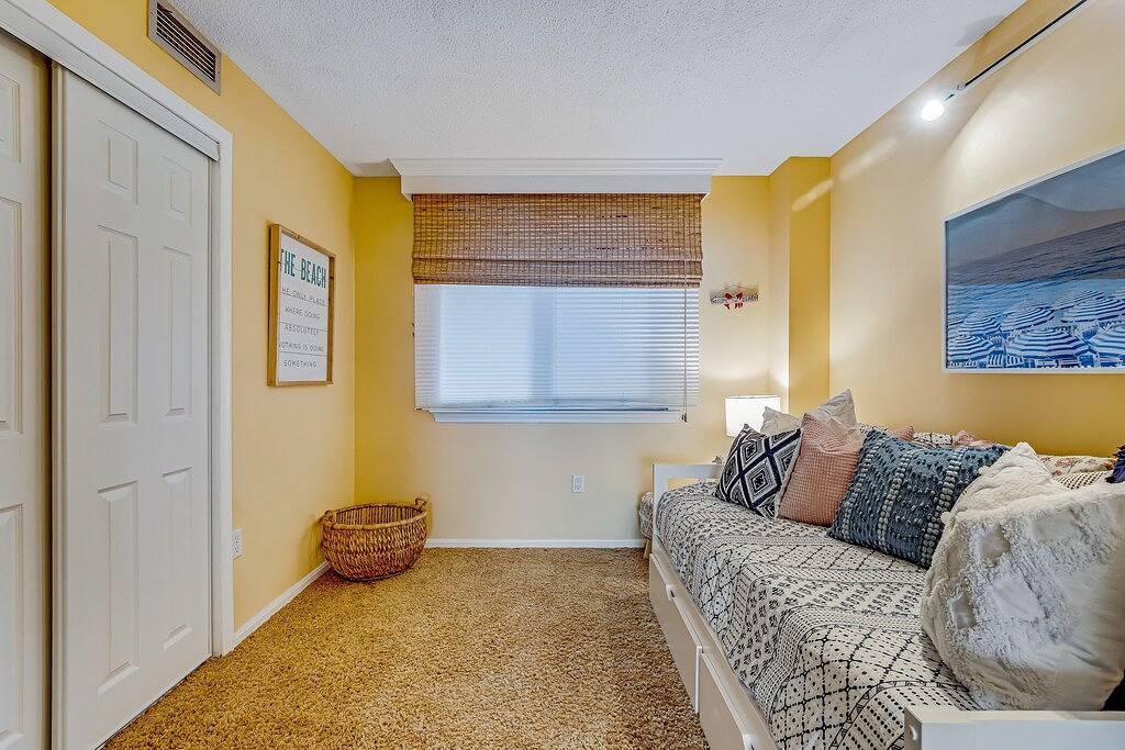 Ganze Wohnung, Sea Colony Oceanfront Condo with Shared Pool/Hot Tub/Sauna, Central Ac, & Wifi in Sea Colony, Middlesex Beach