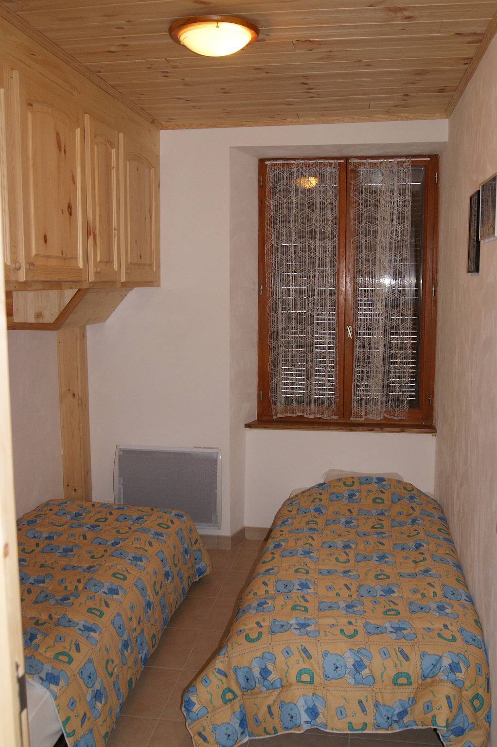 Apartamento entero, Apartamento tranquilo con jardín, cerca del pueblo in Allos, Región de Castellane