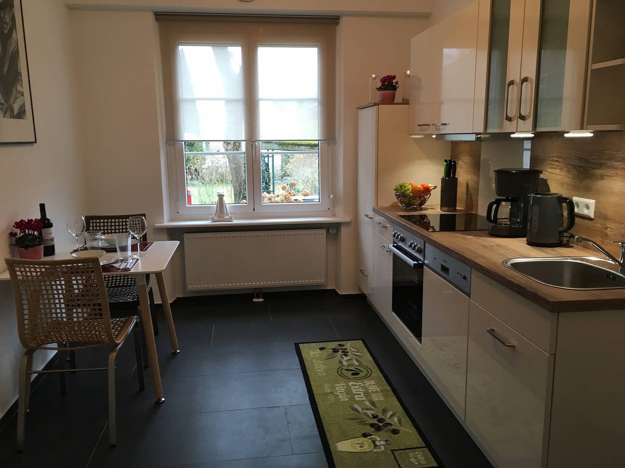 Ganze Wohnung, Ferienwohnung 2 - Unterm Blauregen mit Privatterrasse und Wi-Fi in Öhningen, Untersee